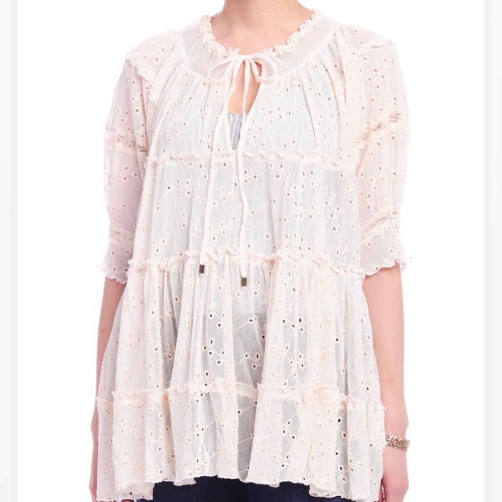 Eyelet Short Sleeve Top🌷